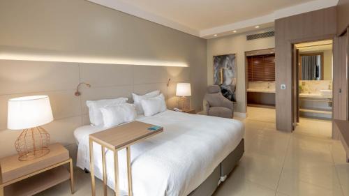 Da Goiabeira Hotel | Experience Hotel Deville Prime Cuiabá: Pet Friendly & Pool