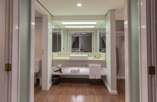 Porto Alegre Hotel | Relax at Hotel Deville Prime Porto Alegre - 4-Star Retreat