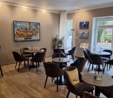 Wedel Hotel | Discover Hotel Diamant: Family-Friendly with Breakfast & More