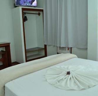 Centro Hotel | Discover Hotel Dias: Pet-Friendly Stay with Breakfast Included