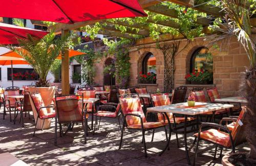 Erfweiler Hotel | Discover Comfort at Hotel Die Kleine Blume with Hot Tub