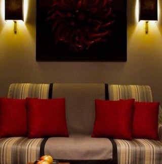 Oliveira De Azemeis Hotel | Discover Hotel Dighton: 4-Star Comfort with Pool & Dining