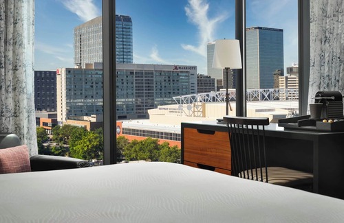 Downtown Louisville Hotel | Eco-Friendly Hotel Distil, Autograph Collection - 4-Star Stay