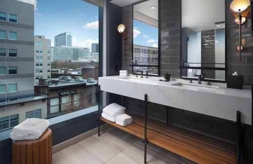 Downtown Louisville Hotel | Eco-Friendly Hotel Distil, Autograph Collection - 4-Star Stay