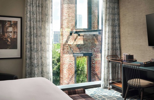 Downtown Louisville Hotel | Eco-Friendly Hotel Distil, Autograph Collection - 4-Star Stay