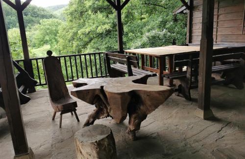 Ichera Hotel | Inviting Hotel Divetsite: Pet-Friendly with Pool & Breakfast