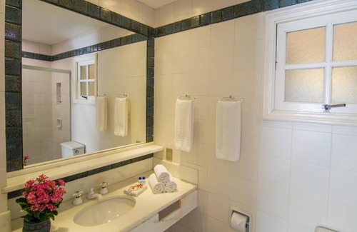 Humaita Hotel | Ocean View Retreat at Hotel Doce Mar with Pool & Spa
