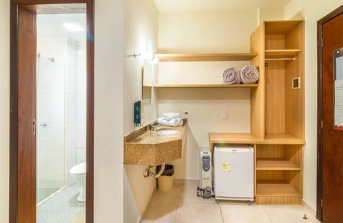 Anita Garibaldi Hotel | Inviting Hotel Dois H: Family-Friendly with Pool & Breakfast