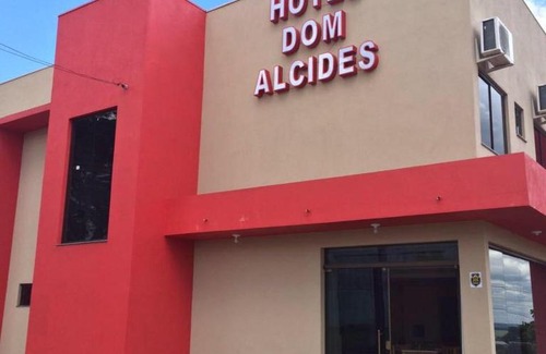 Medianeira Hotel | Discover Hotel Dom Alcides: Pet Friendly with Ocean Views