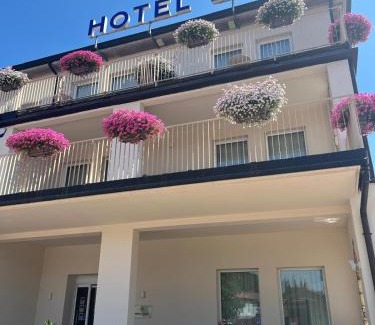 Castelnuovo del Garda Hotel | Discover Hotel Dorè: Family-Friendly with Spa & Restaurant