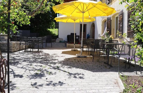 Nods Hotel | Discover Comfort at Hotel du Cheval Blanc: Pet-Friendly Retreat
