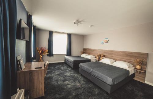 Oostburg Hotel | Pet-Friendly Hotel Du Commerce with Great Amenities Awaits