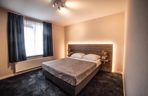 Oostburg Hotel | Pet-Friendly Hotel Du Commerce with Great Amenities Awaits