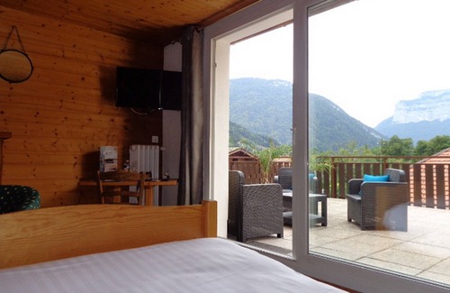 Thones Hotel | Discover Hotel du Midi: Family-Friendly & Accessible Stays