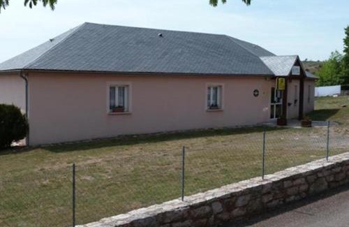 Mas-Saint-Chely Hotel | Discover Hotel du Mont Servy: Rated 8.6 with Family-Friendly Amenities