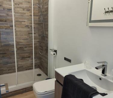 Brassy Hotel | Inviting Hotel du Nord: Pet-Friendly Stay with Dining Options