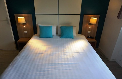 Parc-Chevreul Hotel | Discover Hotel du Parc de la Colombière with Pool & Dining
