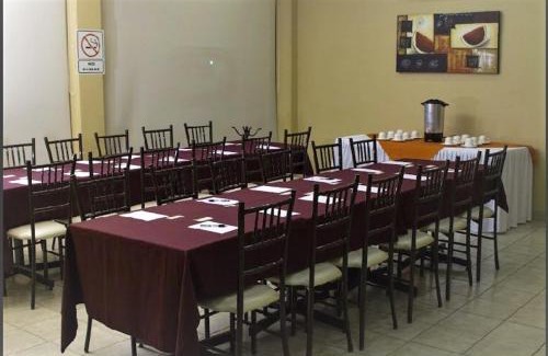 Poza Rica Hotel | Discover Hotel Du Parc: Family-Friendly with Breakfast Included