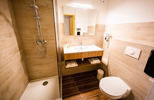 Treguier Hotel | Discover Hotel du Trégor: Family-Friendly with Breakfast Included