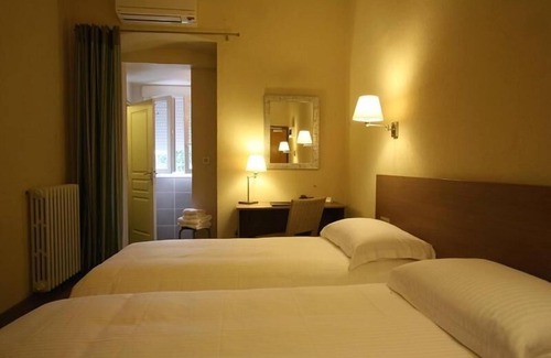 Corte Hotel | Comfortable Stay at Hotel Duc de Padoue with Family Amenities