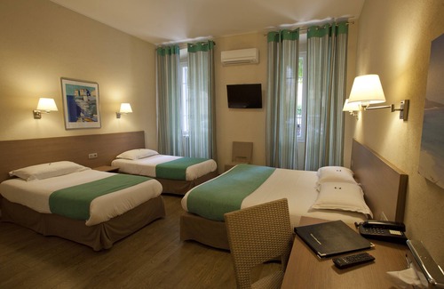 Corte Hotel | Comfortable Stay at Hotel Duc de Padoue with Family Amenities