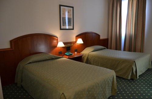 Sacile Hotel | Relax at Hotel Due Leoni: 4-Star Comfort with Spa & Hot Tub