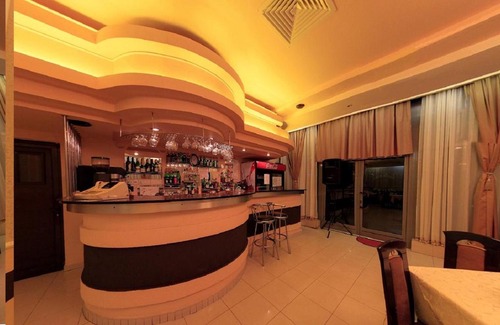 Pitesti Hotel | Discover Hotel Duet: Cozy Family Stay with Breakfast
