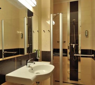 Swidnik Hotel | Outstanding Hotel Dwór Choiny: Pet-Friendly & Family Amenities