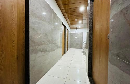 Jetpur Hotel | Welcoming Dwarika Inn: Family-Friendly & Accessible Stay
