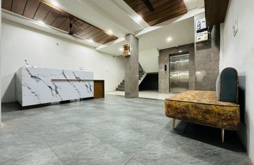 Jetpur Hotel | Welcoming Dwarika Inn: Family-Friendly & Accessible Stay