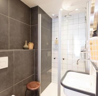 De Weteringschans Hotel | Welcoming Hotel Dwars: Child-Friendly Stay with 8.7 Rating