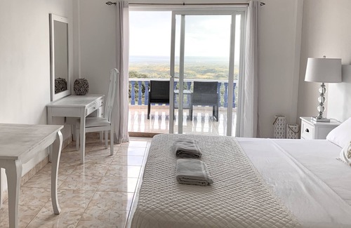 San Jose Hotel | Relax at Hotel Eclipse: Ocean Views & Inviting Amenities