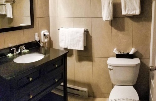 Amos Hotel | Budget-Friendly Stay at Hotel Econo-One with Family Amenities