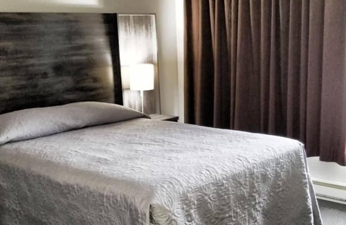 Amos Hotel | Budget-Friendly Stay at Hotel Econo-One with Family Amenities