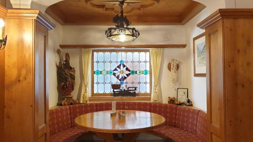 Berwang Hotel | Oceanfront Hotel Edelweiẞ garni: Family-Friendly Retreat