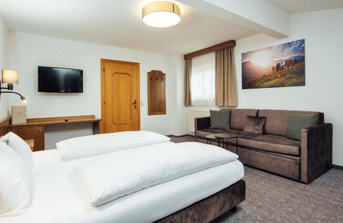 Nauders Hotel | Discover Hotel Edelweiss Superior: Pet Friendly & Ocean View