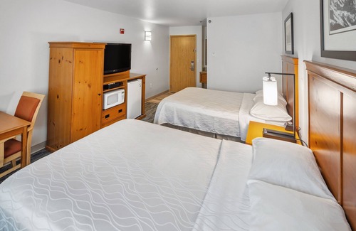 Seward Hotel | Discover Hotel Edgewater: Family-Friendly with Breakfast Included