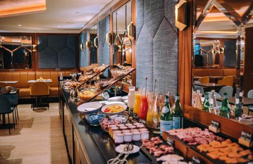 15th Arrondissement Hotel | Discover Hotel Eiffel Blomet: 4-Star Oasis with Spa & Pool