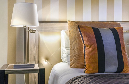 16th Arrondissement Hotel | Cozy Hotel Eiffel Kennedy: Spa & Breakfast Near the Iconic Tower