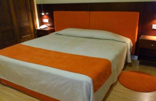 Puente Genil Hotel | Relax at Hotel El Carmen with Oceanfront Views & Pool