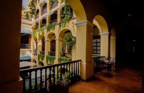 Catedral Hotel | Discover Comfort at Hotel El Convento with Pool & Hot Tub