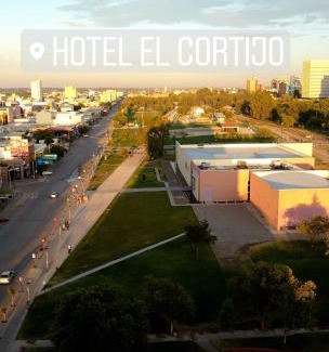 Neuquen Hotel | Accessible Hotel El Cortijo: Family-Friendly with Breakfast