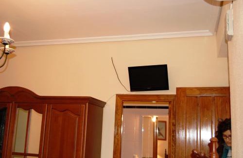 Torralba de Calatrava Hotel | Inviting Hotel El Cortijo de Daimiel with Pool & Family Fun