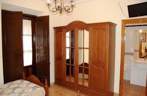 Torralba de Calatrava Hotel | Inviting Hotel El Cortijo de Daimiel with Pool & Family Fun