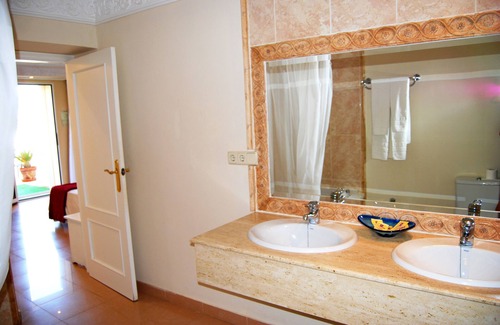 Carboneras Hotel | Escape to Hotel El Dorado: Oceanfront Bliss Awaits