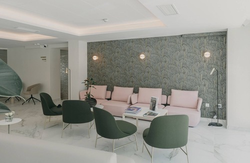 Loja Hotel | Elegant Hotel El Mirador: Family-Friendly with Spa & Dining