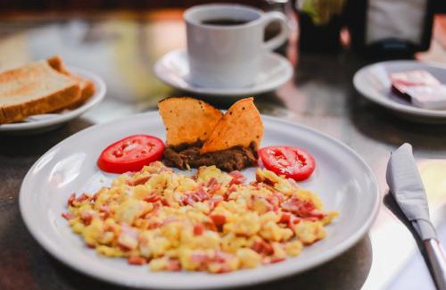 Centro Hotel | Discover Hotel El Monte: Family-Friendly with Breakfast Included