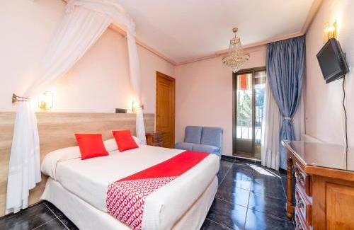 Carrascosa del Campo Hotel | Relax at Hotel El Prado with Pool and Pet-Friendly Vibes