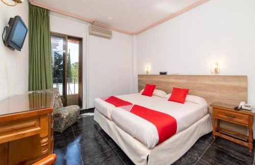 Carrascosa del Campo Hotel | Relax at Hotel El Prado with Pool and Pet-Friendly Vibes
