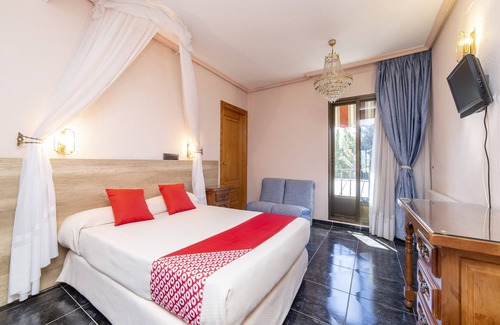 Carrascosa del Campo Hotel | Discover Comfort at Hotel El Prado with Spa and Dining